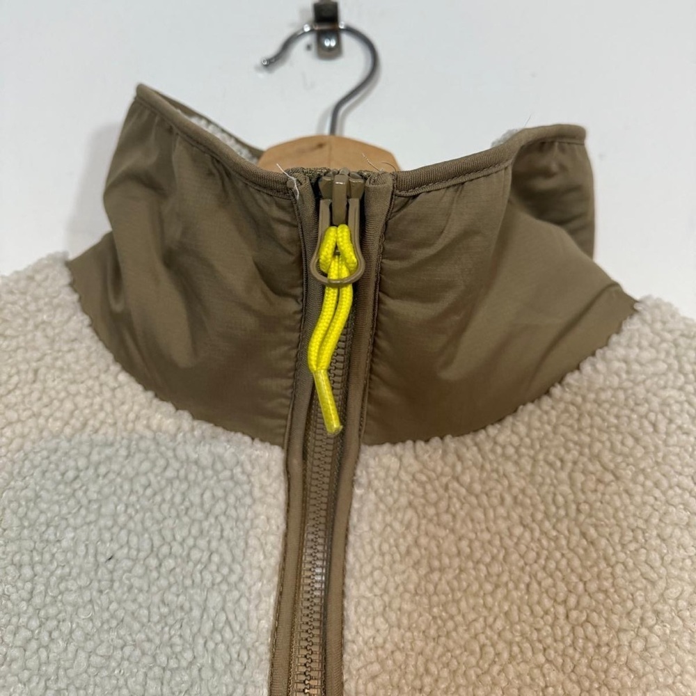 H&M Sherpa Fleece Jacket with Nylon Panel & Neon Zipper Pull – Size L - Picture 5 of 8